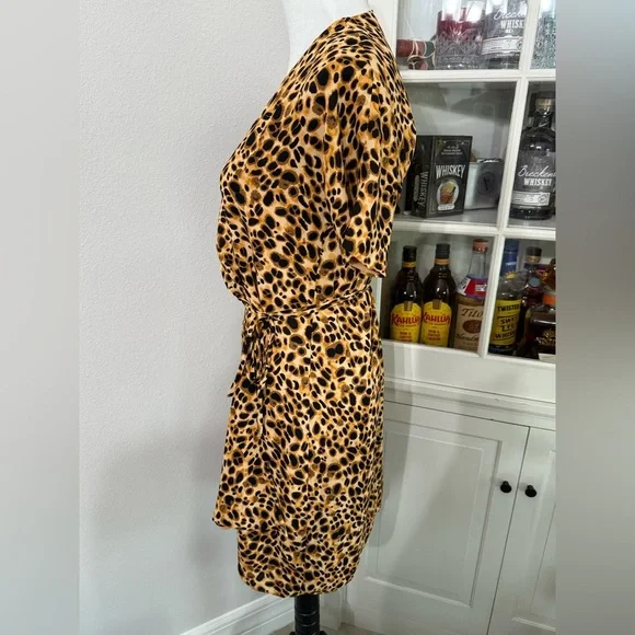 Aritzia Babaton Wallace Short Sleeve Wrap Dress V-neck Animal Print - Picture 4 of 8
